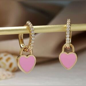 NEW Gold tone pink heart earrings
